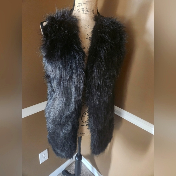 LG Black Faux Fur Vest by Sebby - Picture 1 of 8